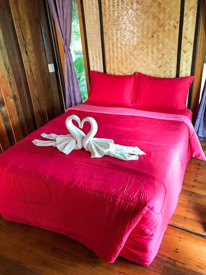 Hotel Bayview Sunset Koh Lipe Esterno foto